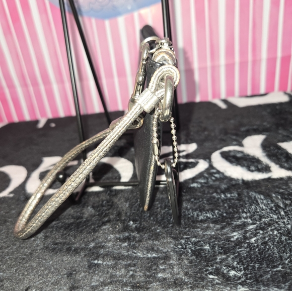 Coach Poppy Black and Silver Leather Wrislet. EUC - Picture 5 of 9